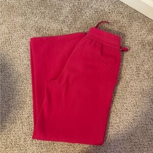 lululemon athletica Scuba Mid-Rise Wide-Leg
Pant *Regular
Colour Passionate